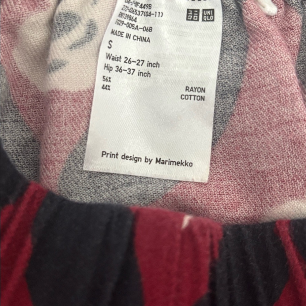 Uniqlo x Marimekko Lounge Flannel Pajama Set Womens Size S  Red Black Floral - Picture 5 of 5